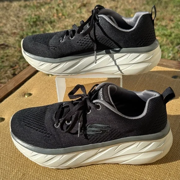 Skechers Women Black and White Athletic Shoes Size 7 - Picture 1 of 8